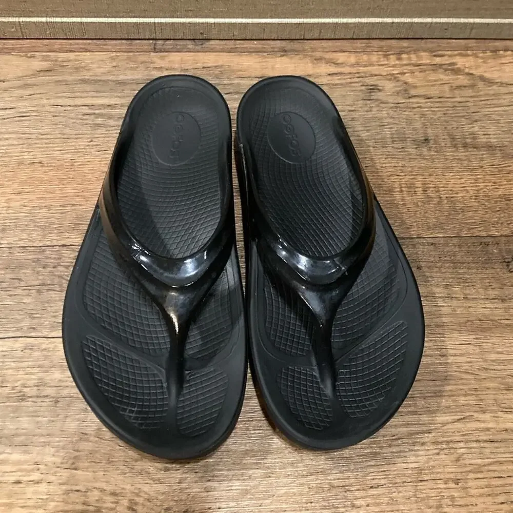 Oofos Flip Flop Sandals Black Rubber Women's 10